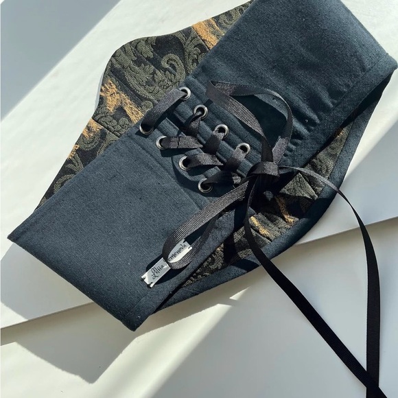 Handmade Corset (black and gold; animal print) - Picture 6 of 6